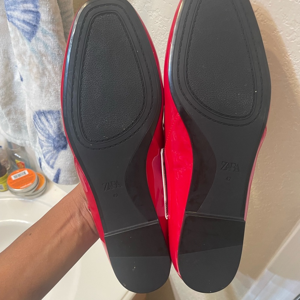 Zara‎ Glossy Red Flats - Picture 5 of 10